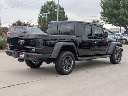 2022 Jeep Gladiator Overland