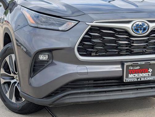 Magnetic Gray Metallic 2024 Toyota Highlander Hybrid XLE