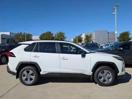 2025 Toyota RAV4 Hybrid LE