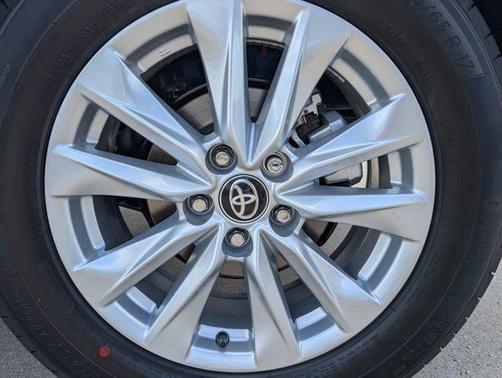 2025 Toyota Corolla Cross LE