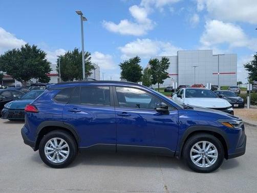 2025 Toyota Corolla Cross LE