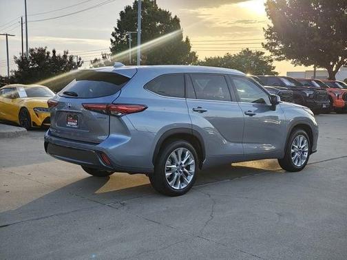 2022 Toyota Highlander Hybrid Limited