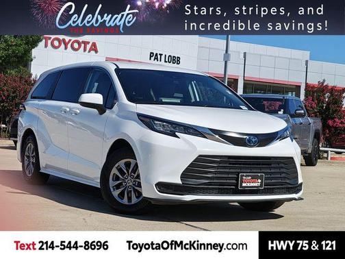 2022 Toyota Sienna LE
