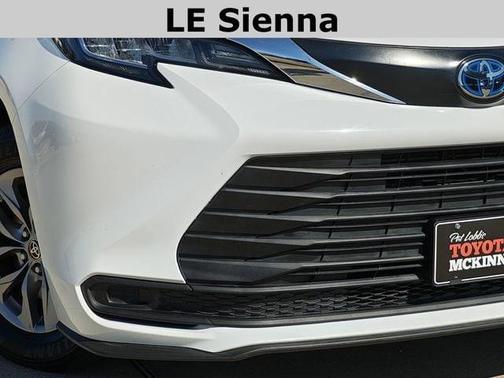 2022 Toyota Sienna LE