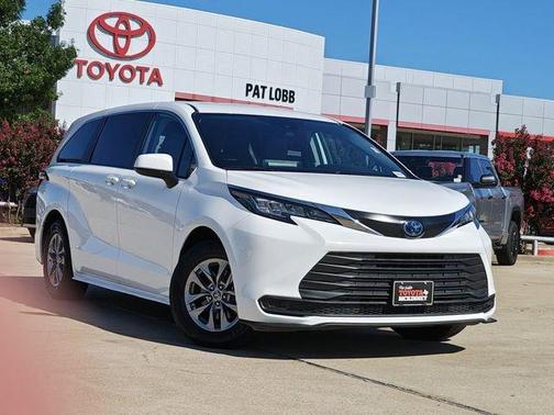 2022 Toyota Sienna LE