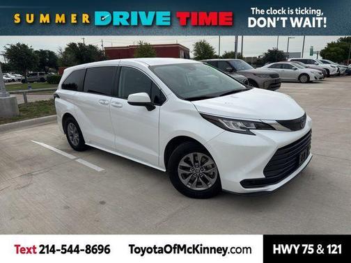 2022 Toyota Sienna LE