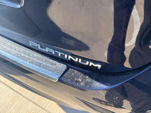 2023 Toyota Highlander Hybrid Platinum