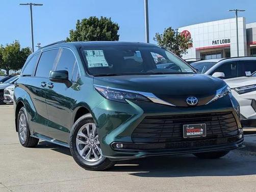 2025 Toyota Sienna XLE 8 Passenger