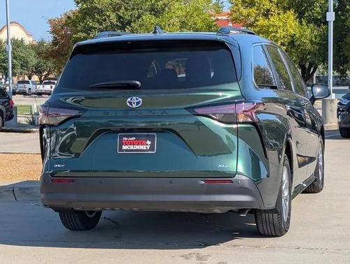 2025 Toyota Sienna XLE 8 Passenger