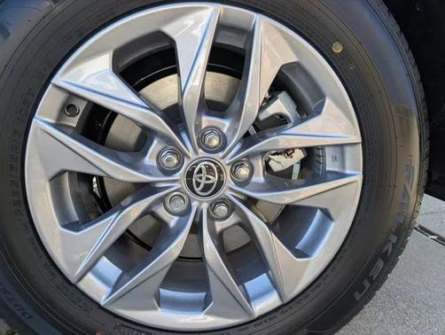 2025 Toyota Sienna XLE 8 Passenger