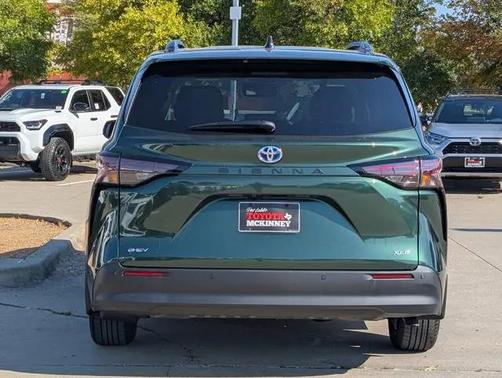 2025 Toyota Sienna XLE 8 Passenger