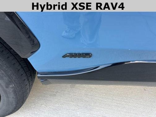 2022 Toyota RAV4 Hybrid SE