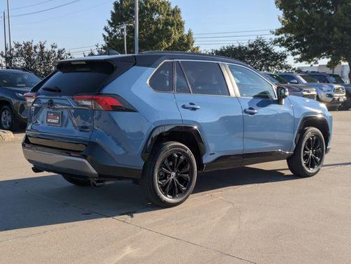 2022 Toyota RAV4 Hybrid SE