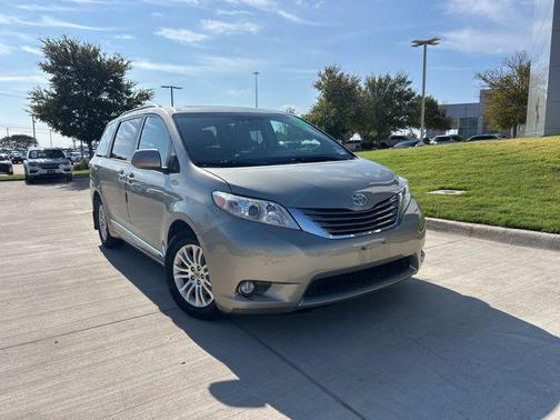 2017 Toyota Sienna XLE