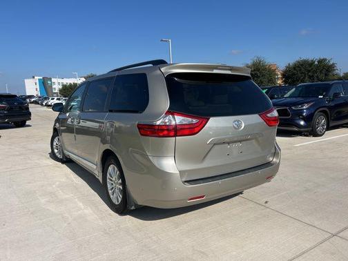 2017 Toyota Sienna XLE