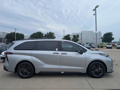 2025 Toyota Sienna XSE 7 Passenger
