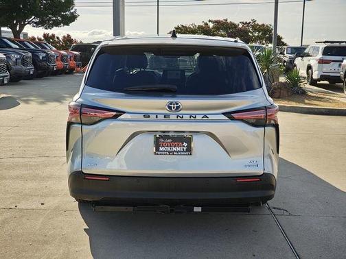 2021 Toyota Sienna XLE 7 Passenger