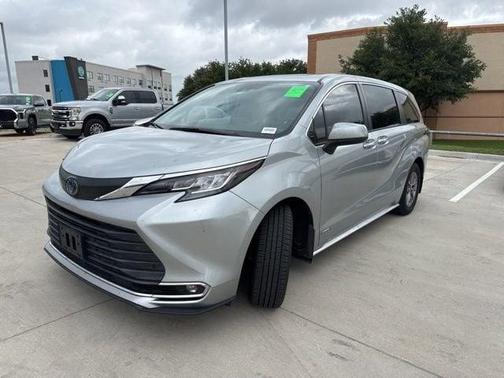 2021 Toyota Sienna XLE