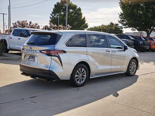 2021 Toyota Sienna XLE