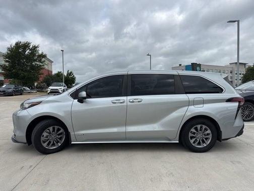 2021 Toyota Sienna XLE