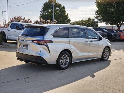 2021 Toyota Sienna XLE