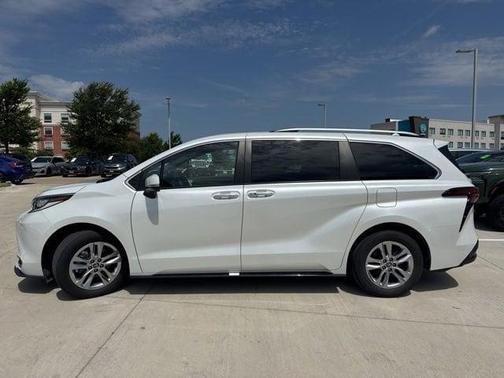 2022 Toyota Sienna Limited