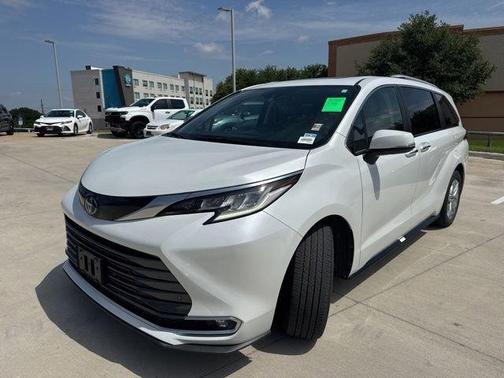 2022 Toyota Sienna Limited