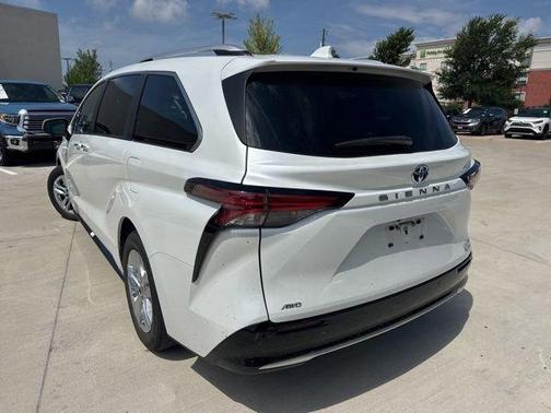 2022 Toyota Sienna Limited