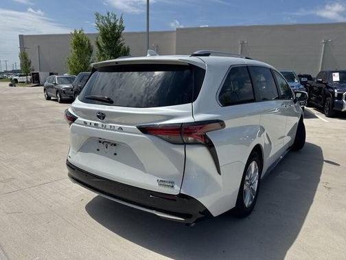 2022 Toyota Sienna Limited