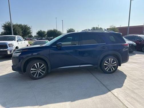 2022 Nissan Pathfinder Platinum
