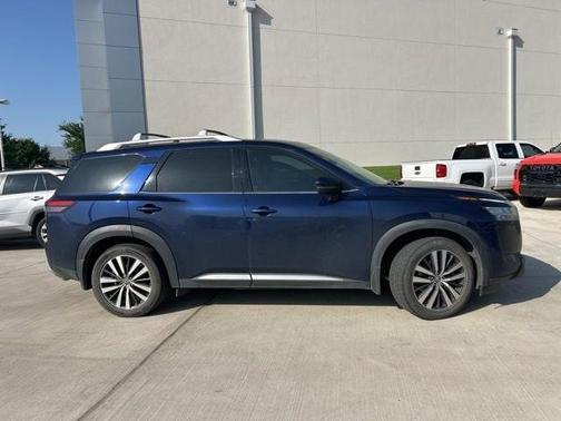 2022 Nissan Pathfinder Platinum