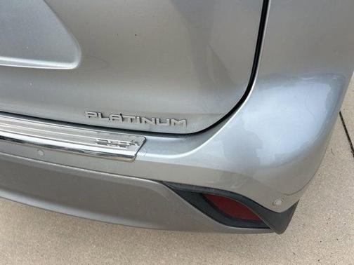 2023 Toyota Highlander Hybrid Platinum