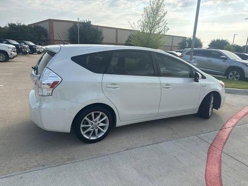 2013 Toyota Prius v Five