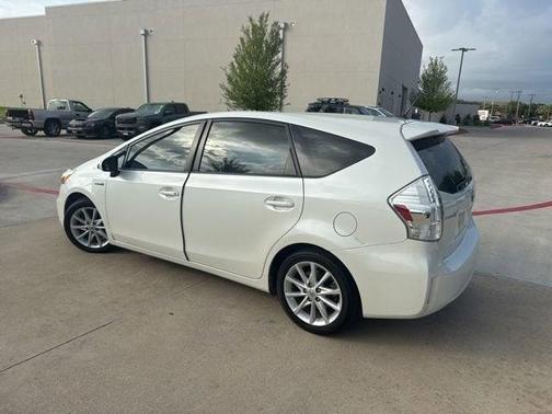 2013 Toyota Prius v Five