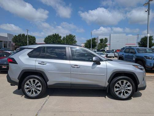 2025 Toyota RAV4 XLE Premium