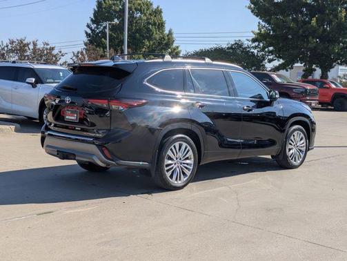 2024 Toyota Highlander Platinum