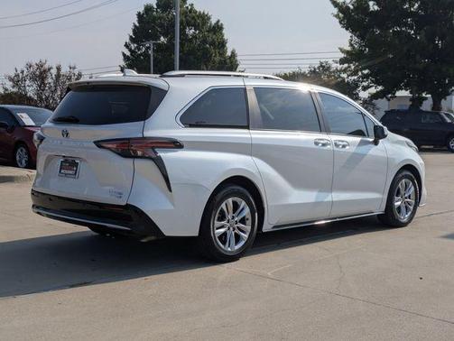 2023 Toyota Sienna Limited 7-Passenger