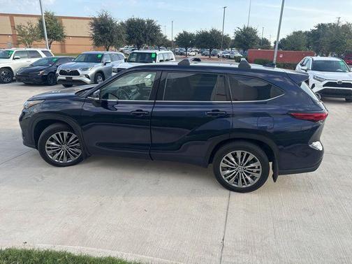 2022 Toyota Highlander Platinum