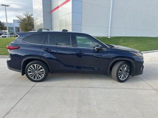 2022 Toyota Highlander Platinum