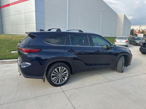 2022 Toyota Highlander Platinum