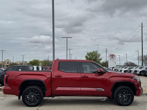 2025 Toyota Tundra Hybrid Platinum