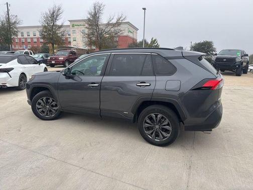2023 Toyota RAV4 Hybrid SE