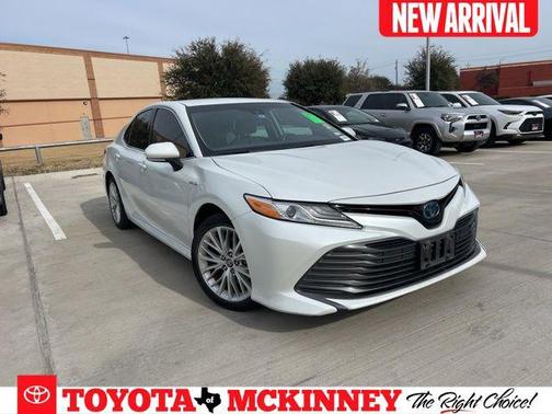 2020 Toyota Camry Hybrid XLE