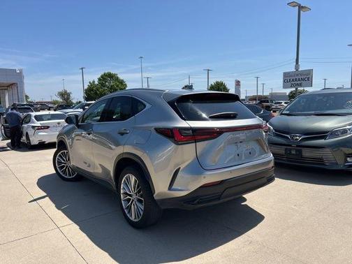 2022 Lexus NX 350h Luxury