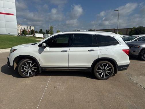 2022 Honda Pilot Touring 8-Passenger
