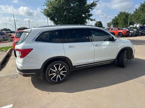 2022 Honda Pilot Touring 8-Passenger