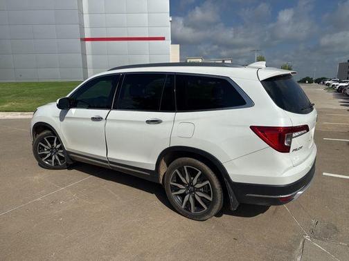 2022 Honda Pilot Touring 8-Passenger