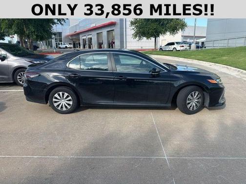 2022 Toyota Camry Hybrid LE