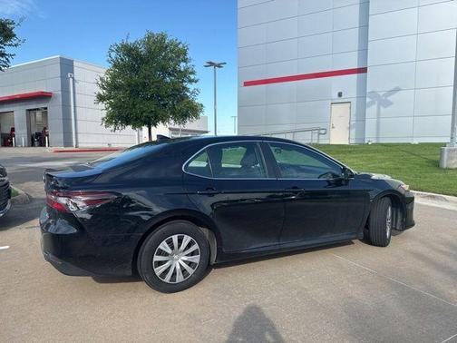 2022 Toyota Camry Hybrid LE