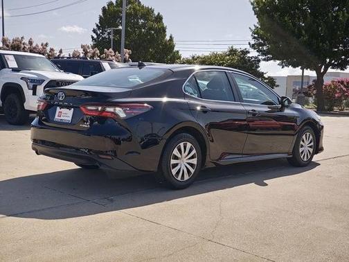 2022 Toyota Camry Hybrid LE